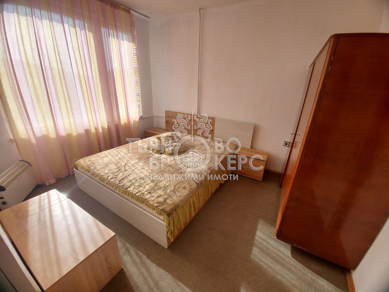 Тристаен апартамент  във  Велико Търново за 400  лв - Изцяло южен